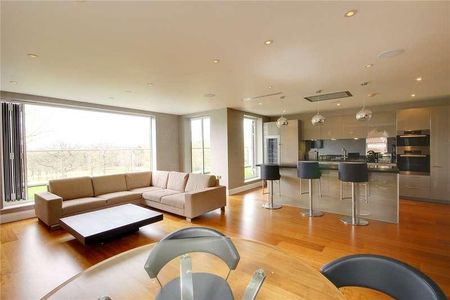 Murano House, Cockfosters Road, Hadley Wood, Hertfordshire, EN4 - Photo 2