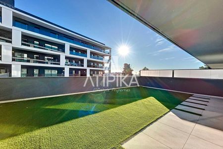 Piso en alquiler nuevo a estrenar con parking, trastero y piscina comunitaria, Esplugues de Llobregat - Photo 3