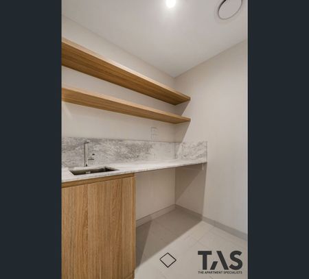 Penthouse/18 Lilydale Grove, Hawthorn, Vic 3122 - Photo 2