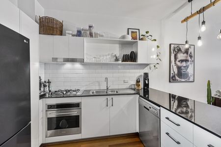 Unique Opportunity - One Bedroom + Large Study Over Two Levels - Newly renovate! - Photo 3