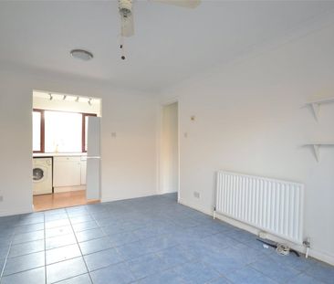 Farriers Road, Epsom, Surrey, KT17 1LR - Photo 6