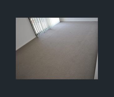 3 Level townhouse with large tandem garage - Photo 2