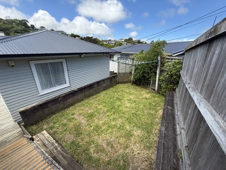 136 Broderick Street, Johnsonville - Photo 2