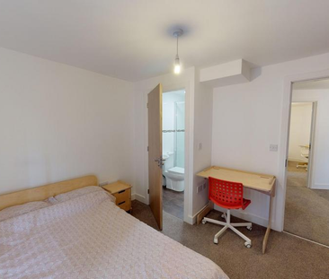 6 bedroom townhouse to rent - Photo 2