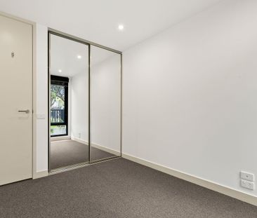Elegance, Style & Sophistication Situated In Docklands - Photo 1