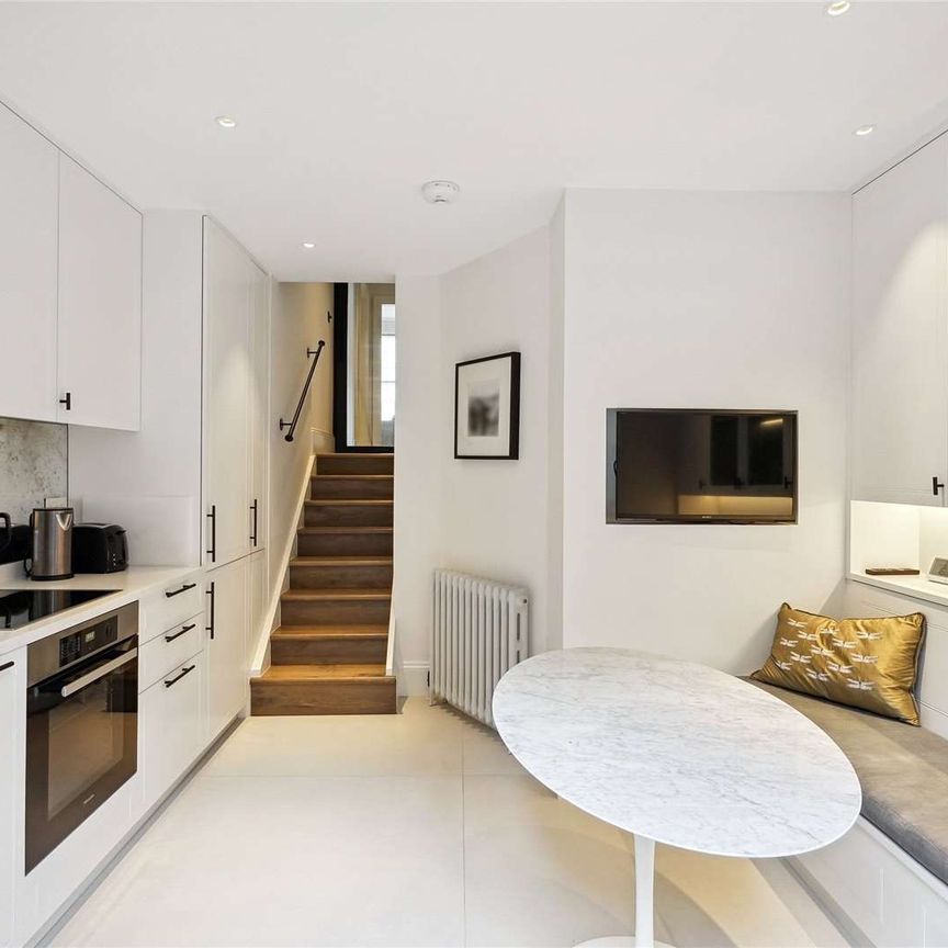 Beautifully presented and fully furnished two bedroom apartment in a prime South Kensington location. - Photo 1