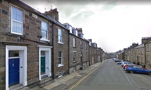 1 bedroom in a flat share to rent - Photo 1