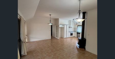 NEAT & TIDY FAMILY HOME! - Photo 2