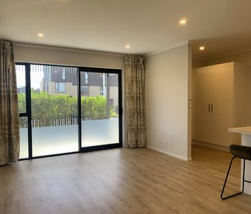 Unit 1, 71 Hobsonville Point Road, Hobsonville, Auckland - Photo 1