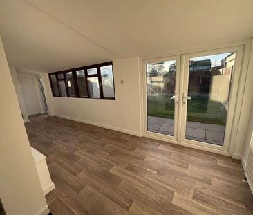 King Edward Avenue, Rainham, RM13 - Photo 2