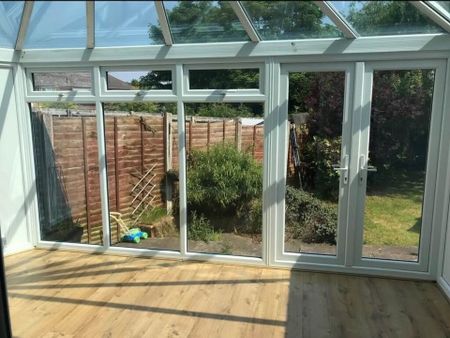 2 Bed Terraced House, Dolphin Lane, B27 - Photo 2