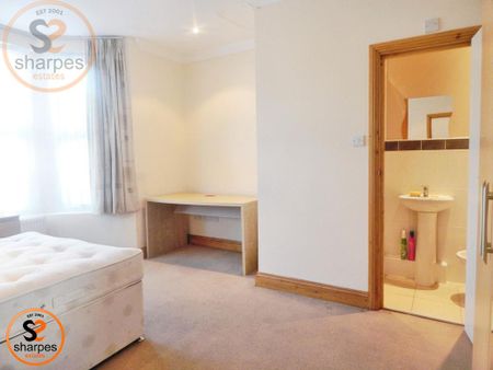 1 bedroom in a house share to rent - Photo 2