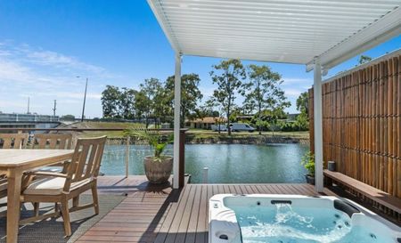 Luxurious Waterfront Duplex With Spa, Sauna & Private Ramp - Photo 2