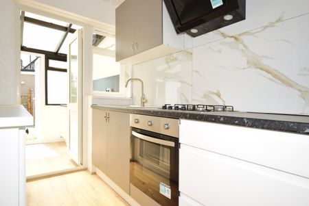 3 bedroom terraced house to rent - Photo 2