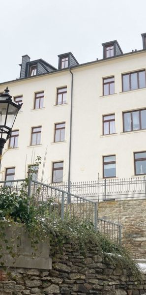 Komplett sanierte 2-Raum-Raum-Wohnung - Fahrstuhl - zentral gelegen - Annaberg-Buchholz! - Photo 1