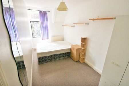 2 Bed Flat, North Hill Road, LS6 - Photo 3