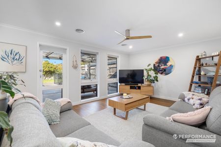 14 Famechon Road, Chelsea VIC 3196 - House For Rent | Domain - Photo 5