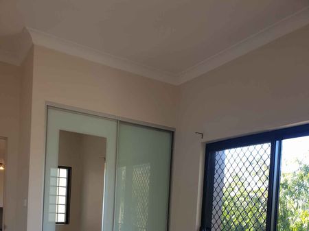 2 Bedroom unit with lock up garage - Photo 5