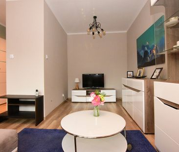 Komfortowa kawalerka z pełnym umeblowaniem i AGD - Photo 1