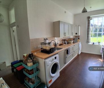 2 bedroom flat to rent - Photo 2
