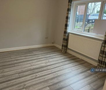 4 bedroom semi-detached house to rent - Photo 5