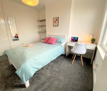 4 bedroom terraced house to rent - Photo 5