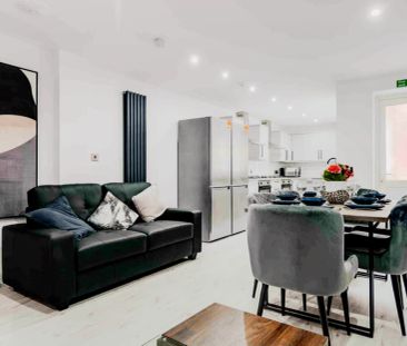 6 Beds 4 Baths - Photo 5