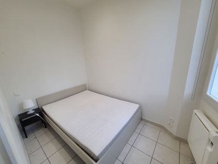 Location Appartement 2 pièces 40m² MARSEILLE 1er - Photo 5