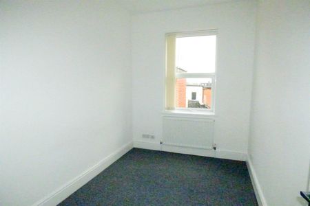3 bed flat to rent in Prince Consort Road, Gateshead, NE8 - Photo 4