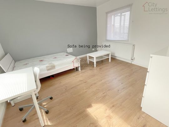 2 Bedroom Flat - Photo 1