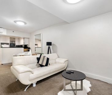 Executive Living In Style With Pool, Gym & Sauna To Relax After Wor... - Photo 2