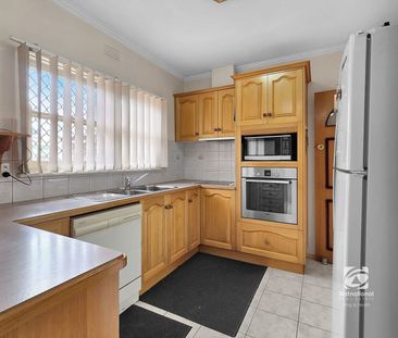 FAMILY LIVING - Photo 4