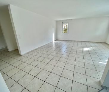 Zu vermieten nach Vereinbarung frisch renovierte 4.5 Zi-Wohnung mit... - Photo 3
