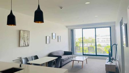 Modern 2BR Apt with Balcony & AC - Photo 2