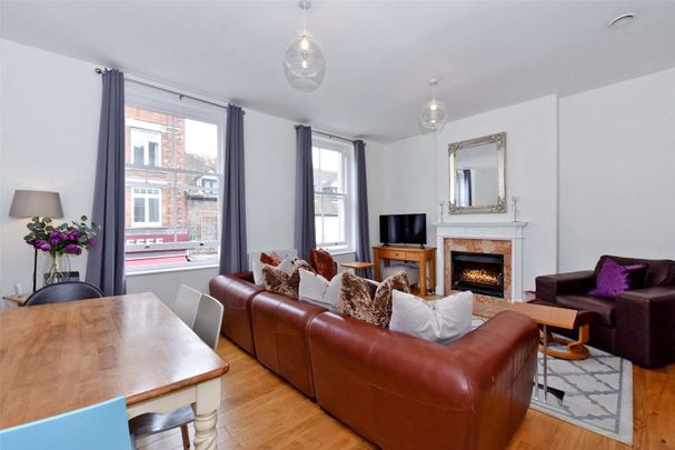 All inclusive short let. Beautifully designed duplex apartment in centre of Henley for short lets, from one week. All bills included. - Photo 1