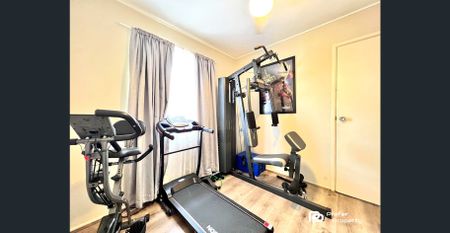 Solar powered 3 bedroom house PLUS an extra large powered workshop! - Photo 3