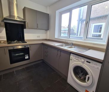 3 bedroom terraced house to rent - Photo 5