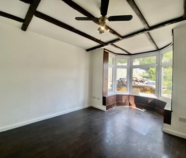 Midanbury Lane, Southampton - Photo 3