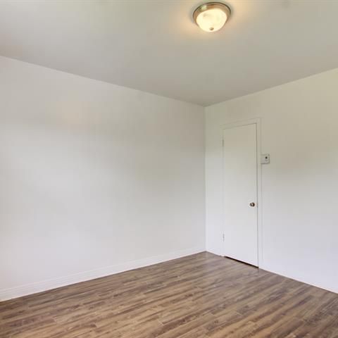 3227 Av. Hector - Photo 1