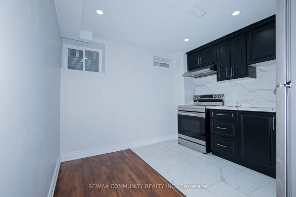 Property For Lease | E9033872 - Photo 1