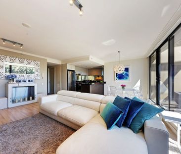 Stunning, Spacious & Convenient - Photo 2