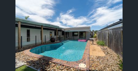 Fully Furnished Waterfront Home for Rent in Prestigious Benowa Waters - Photo 5