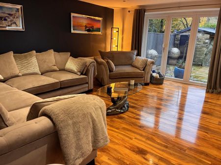 4 bedroom detached house to rent - Photo 3