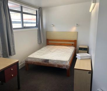 CITY CENTRE. 3 BEDROOM - Photo 2