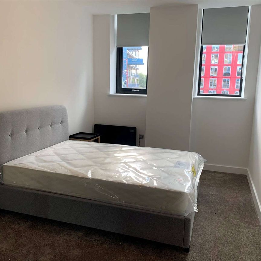 Fully furnished one bedroom apartment located on the second floor of the Priory House development. Ideal for professionals or couples looking for a ready-to-move-in home. - Photo 1