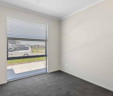 Joyful Living on Jean Batten! - Photo 2