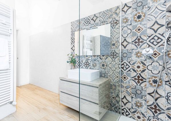 Spacious and bright single room in Piazza Monte Titano