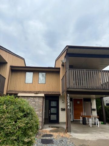 Lovely Unit – Convenient Location! - Photo 2