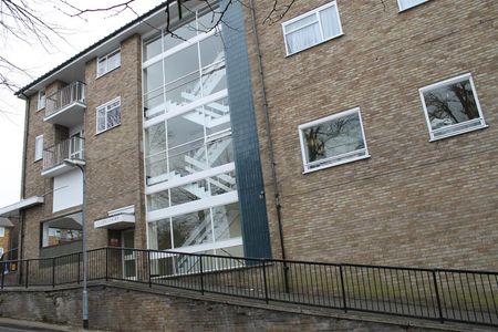 1 bed studio flat to rent in High Road, Bushey, WD23 - Photo 3