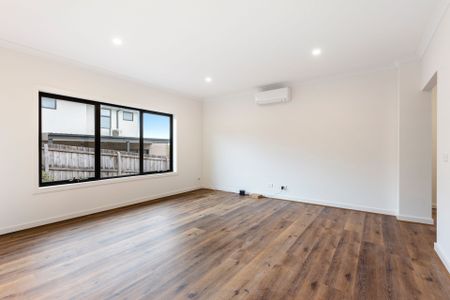 Townhouse Living with Modern Comfort - Photo 4